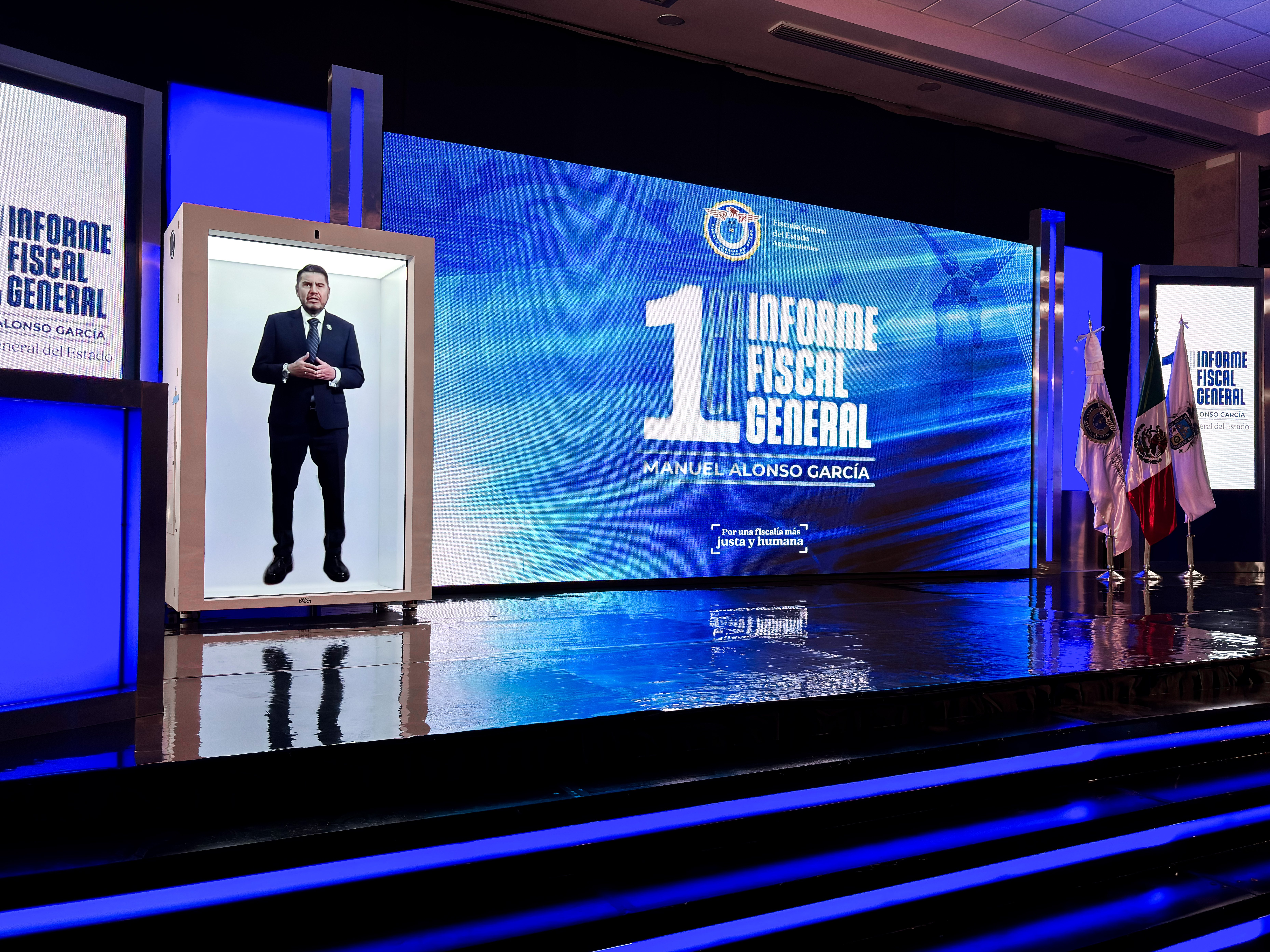 cabina holográfica montada en escenario del Informe Fiscal General